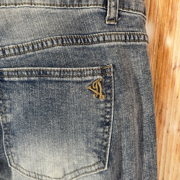 VIP Jeans, Size 13/14, Juniors Distressed Blue Light Wash Jeans 33" Waist - Picture 5 of 7